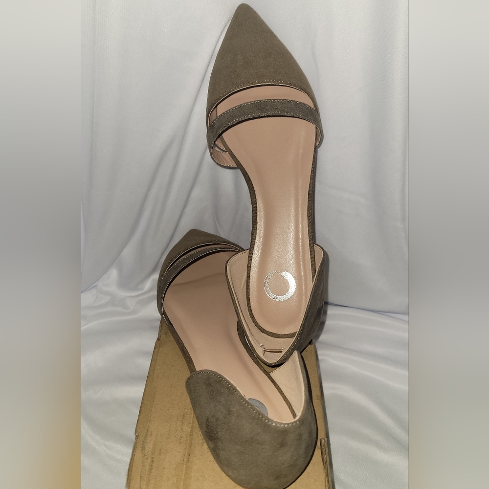Journee Collection Nita 10M Flats Pointed Toe Olive Faux Suede NIB new - Picture 9 of 12